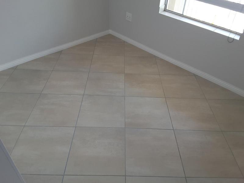 To Let 2 Bedroom Property for Rent in Buhrein Western Cape